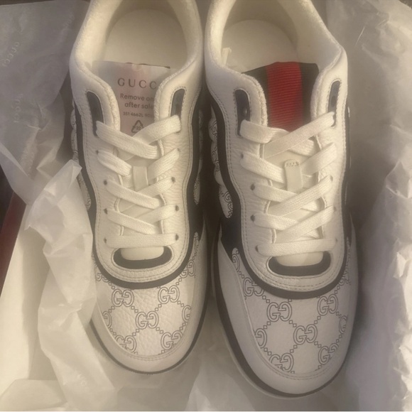 Gucci Men's White and Navy Sneakers with Red and Green Accents - Picture 7 of 7